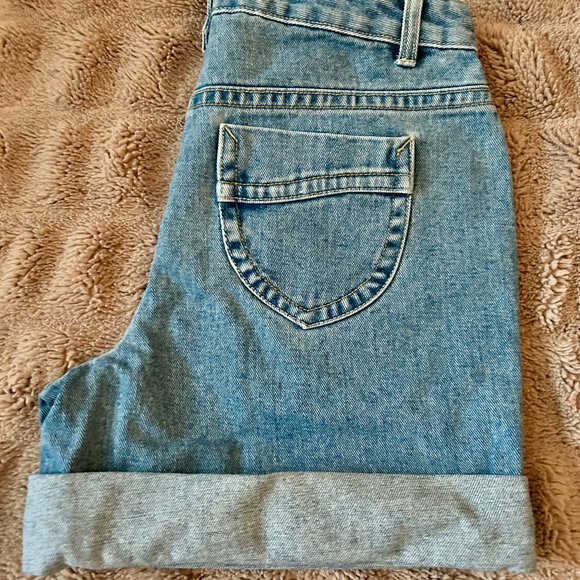 Bill Blass jeans petite shorts - Picture 3 of 5